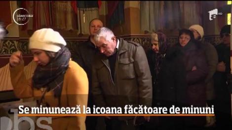 O icoană făcătoare de minuni a ajuns la Sibiu! A vindecat mulți credincioși de boli necruțătoare - VIDEO