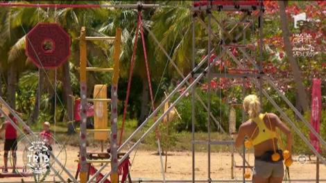 Jocul pentru teritoriu a fost câştigat de echipa roșie! Crocodilii merg în satul malgaş