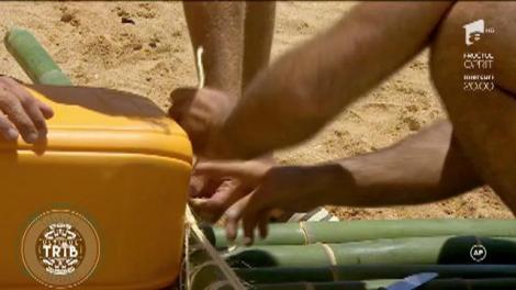 Lemurii construiesc o plută ca să meargă la pescuit: "Sper să mâncăm pește cu orez"