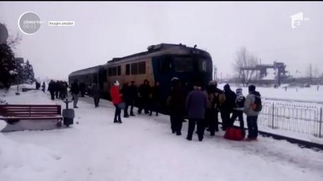 Scandal de proporţii în gara din Baia Mare. Un tren a fost neîncăpător pentru cei 130 de călători care mergeau pe acea rută