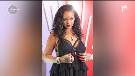 Rihanna își promovează lenjeria sexy
