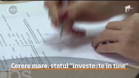 Coadă la programul "Investeşte în tine"! Peste 800 de tineri au primit creditele cu dobândă zero