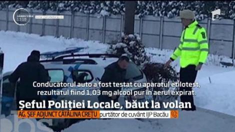 Şeful Poliţiei Locale din Bacău e la un pas să rămână fără loc de muncă, după ce s-a urcat băut la volan şi a ajuns cu maşina de serviciu într-un şanţ!