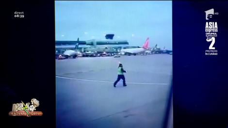 Smiley News. Decolare cu surprize. Cum este dirijat un avion înainte să își ia zborul