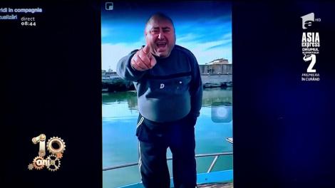 Smiley News. Cum cântă un italian simpatic celebra melodie ”Jingle Bells”