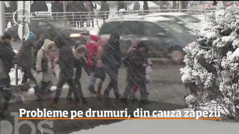 Zăpada de la mijlocul lunii ianuarie i-a luat pe nepregătite pe şoferi şi pe drumari deopotrivă!