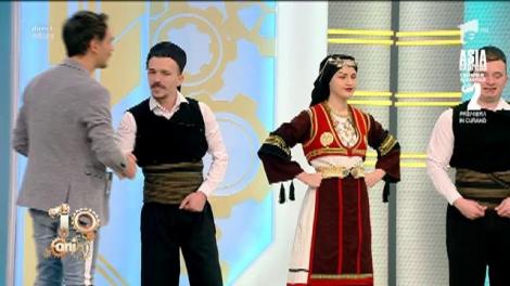 Ansamblul KYMATA al Uniunii Elene din România, filiala Prahova, dans special pe scena de la Neatza