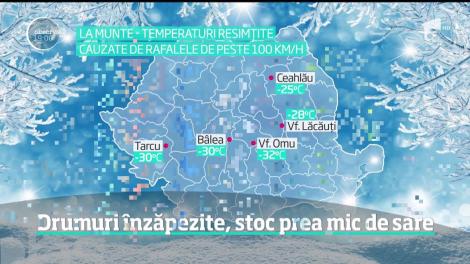 Un val-supriză de ninsoare şi viscol a provocat haos în România