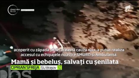O gravidă de 17 ani, blocată în nămeți! Autoritățile au intervenit de urgență cu șenilata ca să ajungă la tânăra care intrase în travaliu
