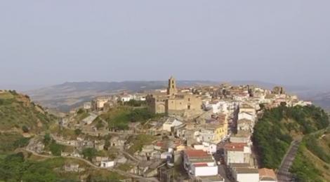 Dacă visaţi să locuiţi în Italia, dar bugetul nu vă permite, acum aveţi o şansă