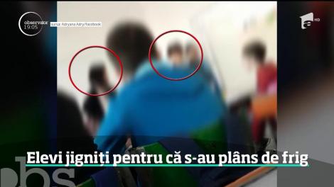 C&acirc;ţiva elevi ai unei şcoli din Craiova au fost jigniţi de administratorul instituţiei, pentru că s-au mutat din clasa lor rece &icirc;ntr-una &icirc;ncălzită