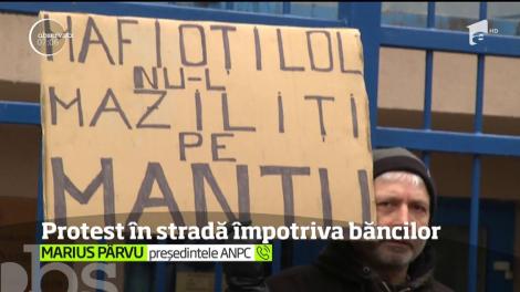 Protest &icirc;n stradă &icirc;mpotriva băncilor