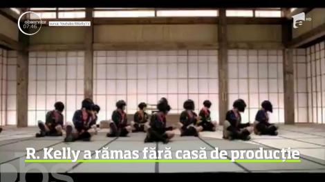 Rapperul R. Kelly a rămas fără casă de producţie