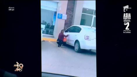 Smiley News. Cum încearcă o femeie să își deschidă mașina