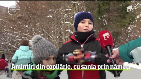 Săniuşul nu are vârstă! Cel puţin asta au demonstrat turiştii în judeţul Harghita!