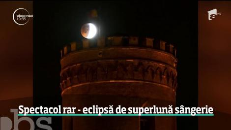 Spectacol rar, eclipsa superluna s&acirc;ngerie imortalizată deasupra Turnului Chindiei