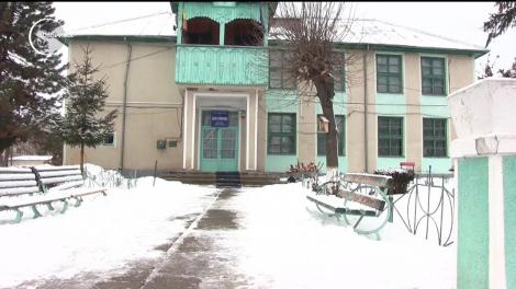 Momente de groază în faţa unui liceu din Vaslui. Un elev de 18 ani a fost bătut şi înjunghiat de un alt tânăr