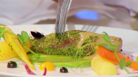 Main course-ul, felul principal din meniu, în fața celor 11 jurați. Laudele nu contenesc: "Arată senzațional!"