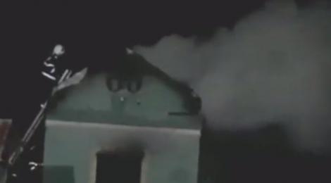 În Alba, Suceava şi Dolj au curs, toată noaptea, apelurile la 112, care anunţau incendii