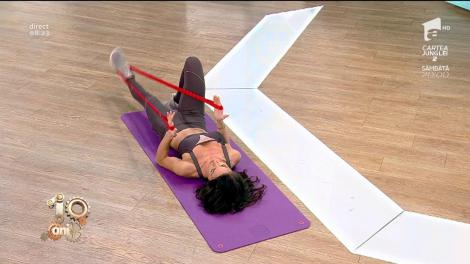 Fitness cu Diana Stejereanu. Stretching cu banda