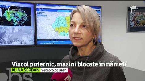 Iarnă grea, oameni salvați cu șenilata