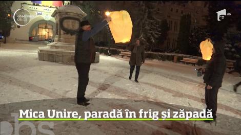Mii de oameni au înfruntat frigul şi ninsoarea în toată ţara pentru a asista la defilările organizate de ziua unirii Moldovei cu Ţara Românească