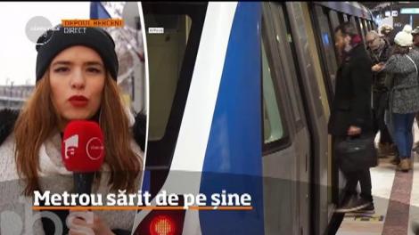 Metrou sărit de pe șine. Două vagoane au rămas suspendate la aproximativ doi metri înălţime!
