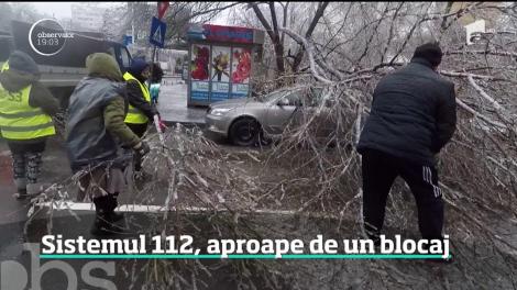 Jumătate de ţară, paralizată de fenomene meteo extreme. Ploaia îngheţată a provocat dezastru în Capitală