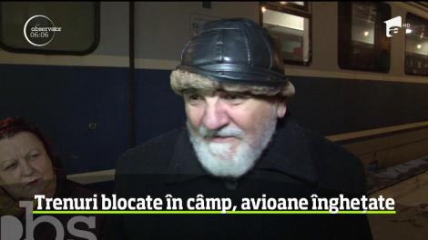 Trenuri blocate &icirc;n c&acirc;mp, avioane &icirc;nghețate. Clărătorii care au CFR au stat &icirc;n vagoane &icirc;n beznă şi frig