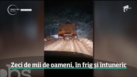 Zeci de mii de oameni, în frig și întuneric