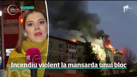 Incendiu violent la mansarda unui bloc din Timişoara