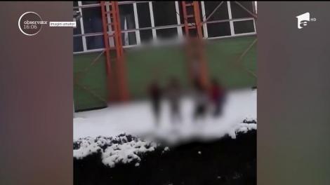 O elevă din Dorohoi a fost bătută crunt de două adolescente, chiar în faţa liceului în care învaţă! Nu a intervenit nimeni