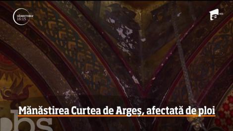 Picturile din Mănăstirea Curtea de Argeş sunt în pericol să dispară cu totul!