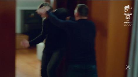 Adrian încearcă să profite de Sonia și o împinge în pat