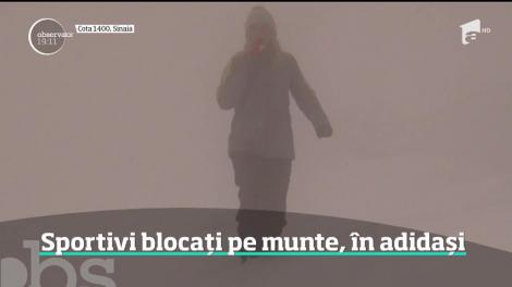 Alertă în Bucegi! 40 de sportivi au urcat pe munte în pantofi sport şi au avut nevoie de ajutorul salvamontiştilor pentru a coborî de la Cota 2.000