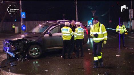 Trei poliţişti şi un jandarm au văzut moartea cu ochii după ce autospeciala cu care mergeau a fost lovită în plin de o maşină de teren în nordul Capitalei