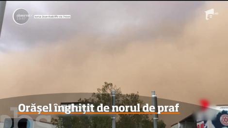 Fenomen meteo bizar! În câteva secunde, un orășel este înghițit de o furtună puternică - VIDEO spectaculos