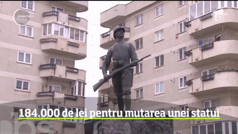 Aproape 40.000 de euro vor scoate din buzunar autorităţile din Câmpina, ca să mute o statuie dintr-o parte în alta