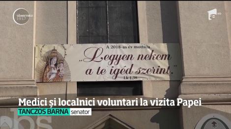 Medici și localnici voluntari la vizita Papei