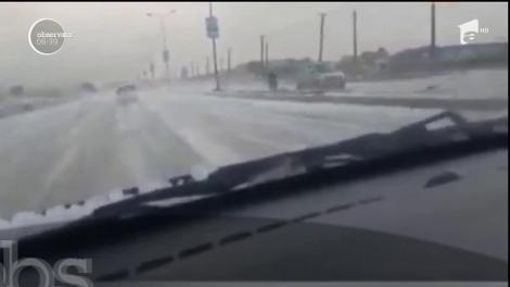 Fenomen meteorologic foarte rar în capitala Indiei. O furtună a fost însoţită de o cădere de grindină