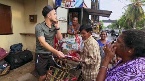 Concurenții au găsit bagajele de concurs. Primele trei echipe care ajung la Gina vor participa la proba pentru amuletă