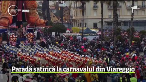 Paradă satirică la carnavalul din Viareggio, Italia