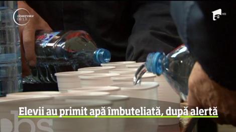 Elevii au primit apă îmbuteliată, după alertă