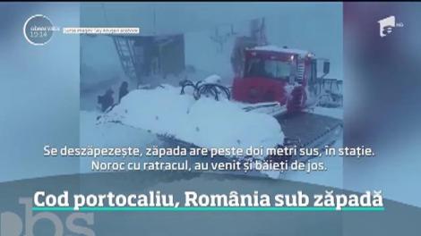 E iarnă în România! Codul portocaliu de ninsori şi viscol a adus zăpezi de trei metri în unele zone