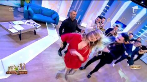 Mahala Rai Banda - Besame L'Dili