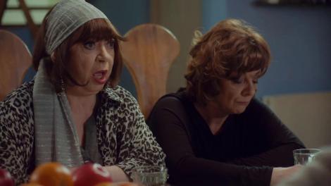 Adrian şi Cami, la masă cu toată lumea! "Să bem pentru iubire!"