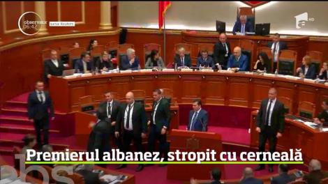 Un deputat din opoziţie l-a atacat cu un stilou pe premierul Albaniei