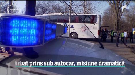 Accident neobişnuit în Capitală! Şoferul unui autocar a rămas prins sub vehiculul