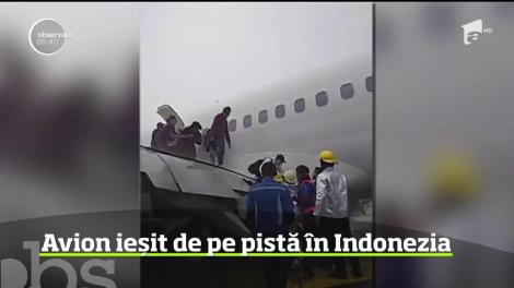 Un avion Airbus a ieşit de pe pistă la aterizarea pe un aeroport din Indonezia