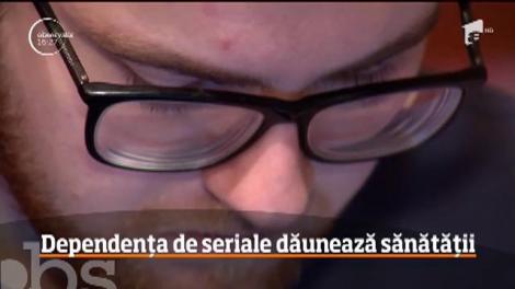 Din ce în ce mai mulţi români dezvoltă o boală modernă: dependenţa de seriale